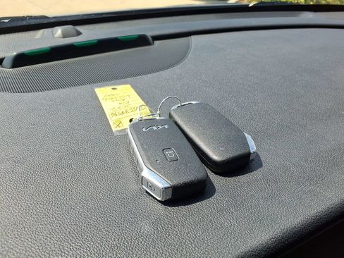 Used 2022 Kia Niro LXS FWD image 38