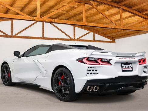 Used 2021 Chevrolet Corvette Stingray Premium Conv w/ Z51 Performance Package RWD image 4