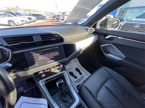 Used 2020 Audi Q3 2.0T Premium w/ Convenience Package image 17
