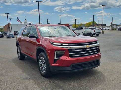 Used 2024 Chevrolet Traverse LT w/ LPO, Floor Liner Package AWD/4WD image 10