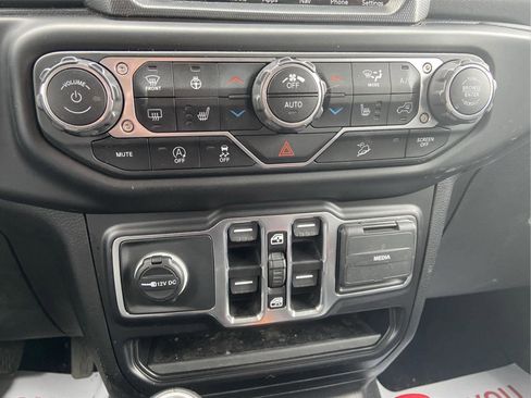 Used 2021 Jeep Wrangler Unlimited Sahara AWD/4WD image 26