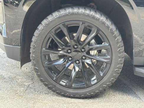Used 2024 Chevrolet Tahoe LT w/ LT Signature Package RWD image 32