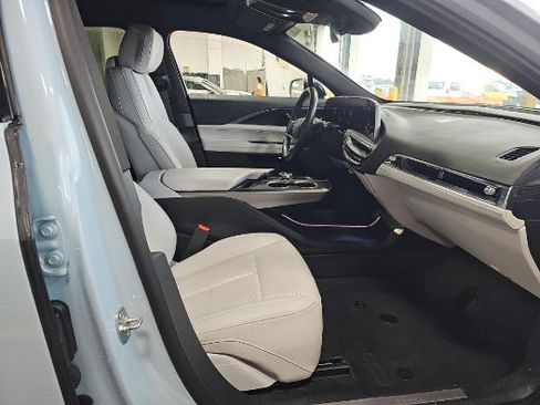 Used 2024 Cadillac Lyriq Luxury w/ LPO, Floor Liner Package AWD/4WD image 6