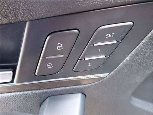 Used 2019 Audi Q5 2.0T Premium Plus AWD/4WD image 17