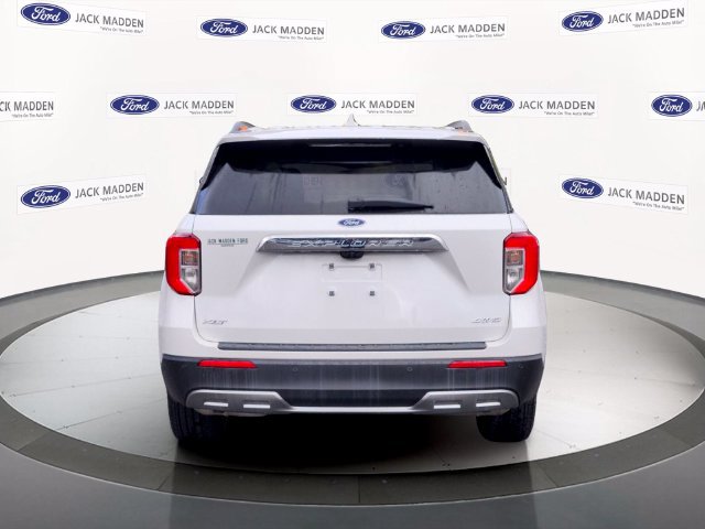 Certified 2023 Ford Explorer XLT w/ Equipment Group 202A AWD/4WD image 4