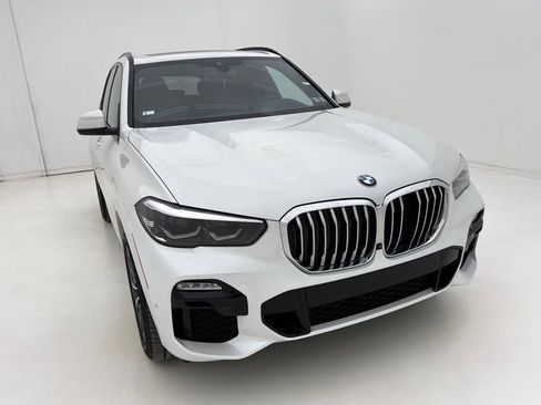 Used 2021 BMW X5 xDrive40i w/ M Sport Package image 3