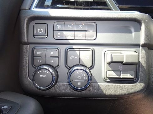 New 2026 Chevrolet Suburban LT w/ Comfort Package image 13