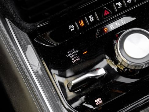 Used 2022 Jeep Wagoneer Series III w/ Premium Group I image 39