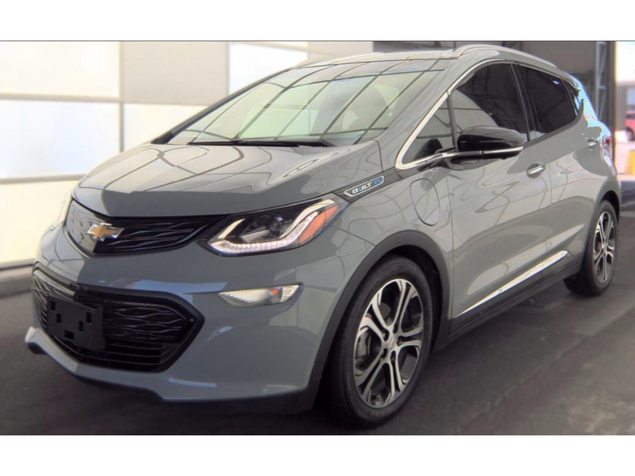 Used 2020 Chevrolet Bolt Premier w/ Infotainment Package FWD image 1