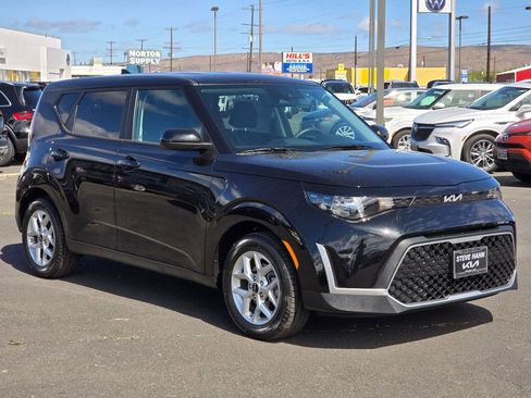 Used 2023 Kia Soul LX w/ LX Technology Package image 7