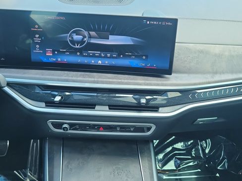 Used 2024 BMW X5 sDrive40i w/ M Sport Package RWD image 21