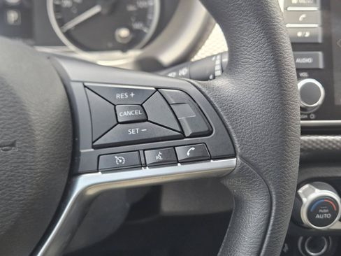 Used 2018 Nissan Kicks SV FWD image 19