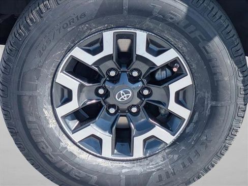 Used 2020 Toyota Tacoma TRD Off-Road w/ Technology Package AWD/4WD image 22