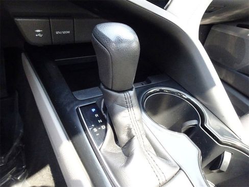 Used 2019 Toyota Camry LE image 17