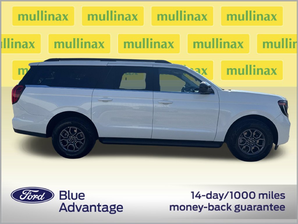 Used 2025 Ford Expedition Max Active RWD image 2