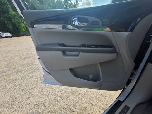 Used 2017 Buick Enclave Leather FWD image 21
