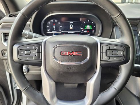 Used 2023 GMC Yukon SLT image 23