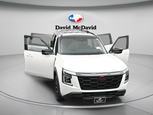 Used 2025 Nissan Armada PRO-4X AWD/4WD image 46