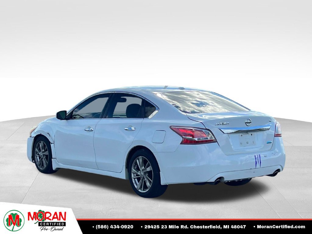 Used 2013 Nissan Altima 2.5 SL w/ 2.5 Moonroof Pkg FWD image 4