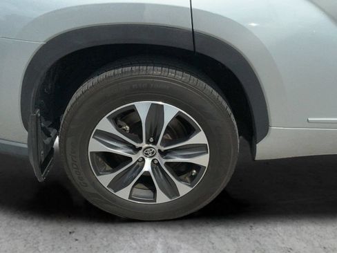 Used 2021 Toyota Highlander XLE AWD/4WD image 55
