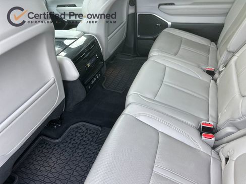 Used 2023 Jeep Wagoneer L 4WD w/ Premium Group I image 13