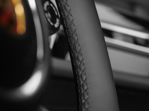 Certified 2025 Porsche Macan image 32