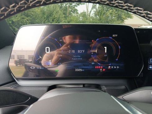 New 2025 Chevrolet Silverado EV LT image 18