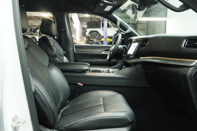 Used 2024 Jeep Wagoneer Series II w/ Flexible Seating Group RWD image 22