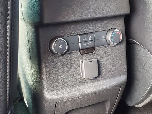 Used 2018 Ford Explorer XLT w/ Equipment Group 202A FWD image 28