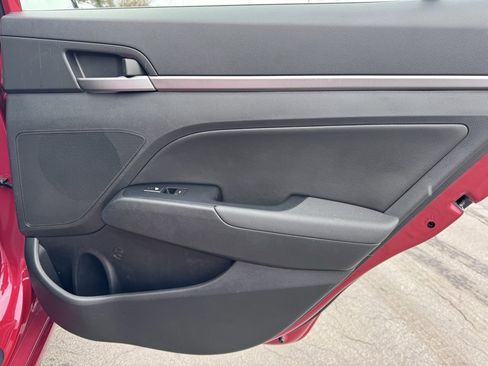 Used 2017 Hyundai Elantra Limited w/ Limited Tech Package 04 image 31