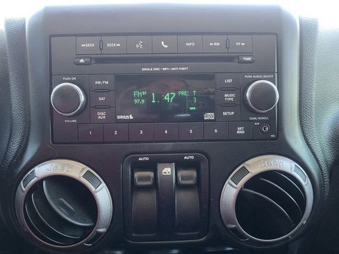 Used 2015 Jeep Wrangler Sport w/ Quick Order Package 24S AWD/4WD image 28