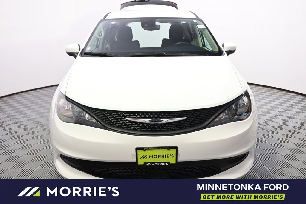 Used 2023 Chrysler Voyager LX FWD image 2