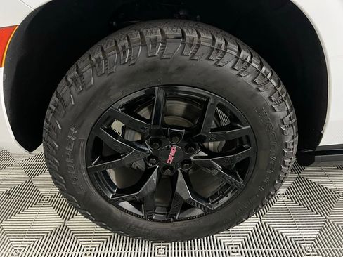 Used 2022 GMC Yukon AT4 w/ Technology Package image 11