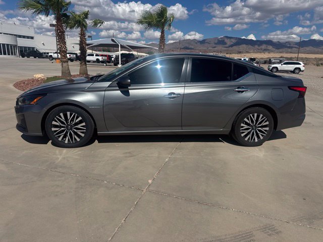 Used 2023 Nissan Altima 2.5 SV FWD image 2