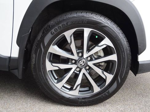 Used 2024 Toyota Corolla Cross XLE AWD/4WD image 12