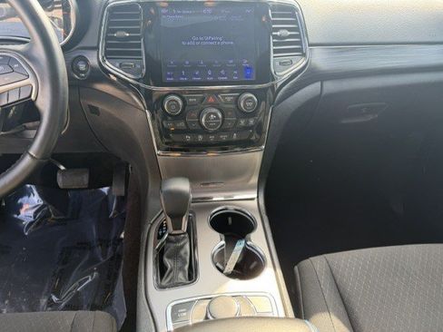 Used 2019 Jeep Grand Cherokee Laredo AWD/4WD image 18