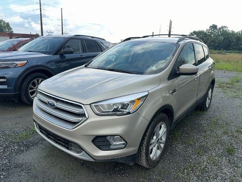 Used 2017 Ford Escape SE w/ Equipment Group 201A AWD/4WD image 1