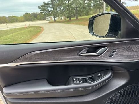 Used 2024 Jeep Grand Cherokee Limited image 39