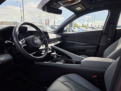 Used 2025 Hyundai Elantra Limited FWD image 9