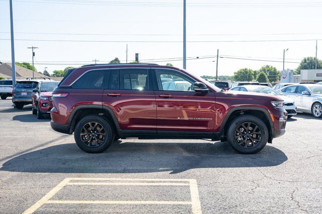 Used 2023 Jeep Grand Cherokee Limited RWD image 6