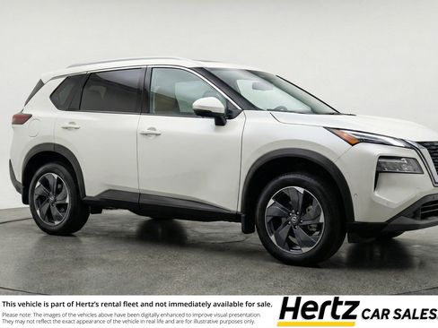 Used 2025 Nissan Rogue SV image 1
