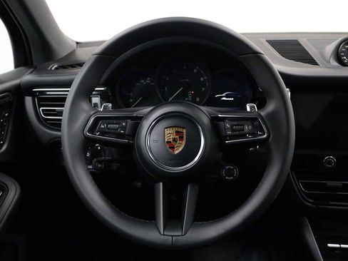 Certified 2026 Porsche Macan image 25