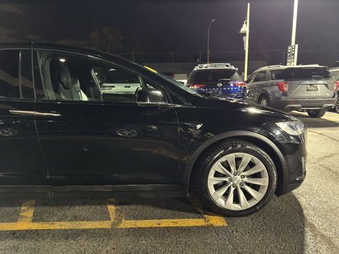 Used 2018 Tesla Model X 75D image 13