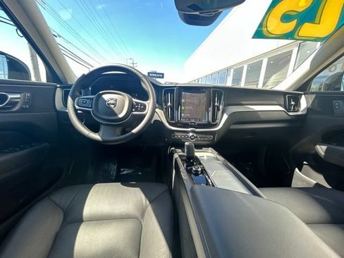 Certified 2025 Volvo XC60 B5 Plus AWD/4WD image 19