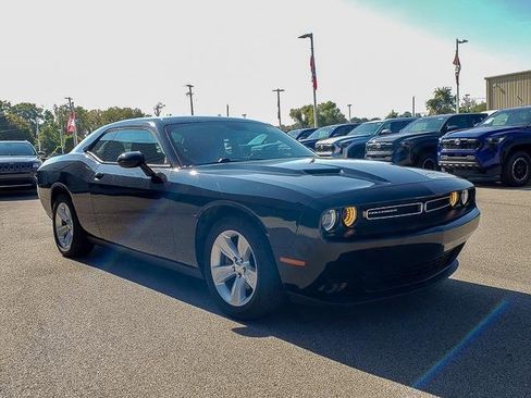 Used 2023 Dodge Challenger SXT image 3