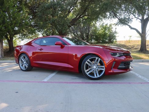 Used 2017 Chevrolet Camaro LT RWD image 1