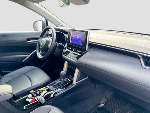 Used 2024 Toyota Corolla Cross XLE w/ Convenience Package image 28