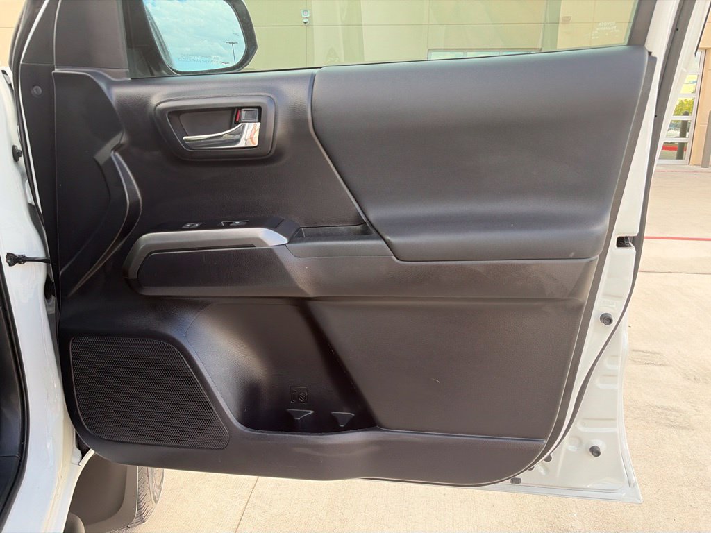Used 2021 Toyota Tacoma TRD Off-Road w/ Technology Package AWD/4WD image 14