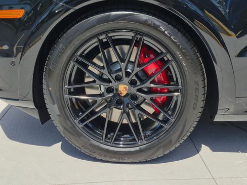 New 2026 Porsche Cayenne GTS AWD/4WD image 29