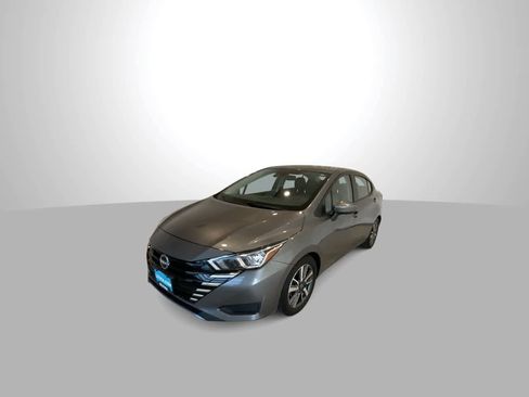 Used 2023 Nissan Versa SV image 4